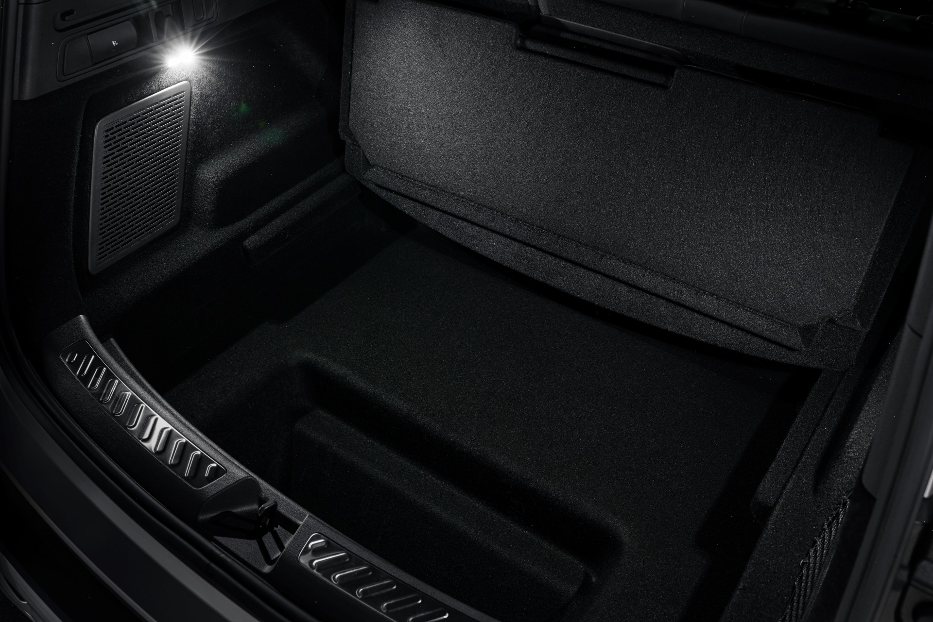 110L hidden trunk storage space