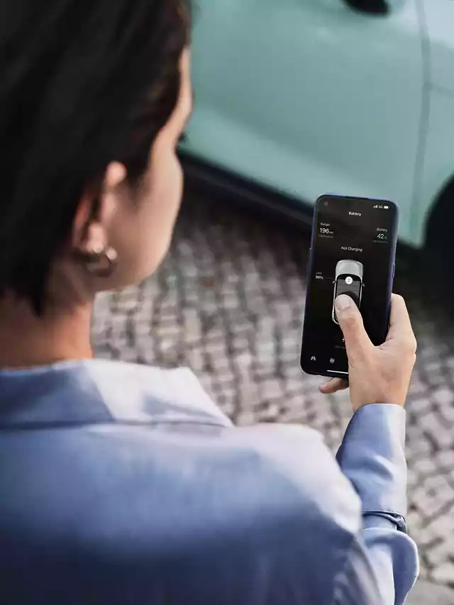 A digital ecosystem on wheels